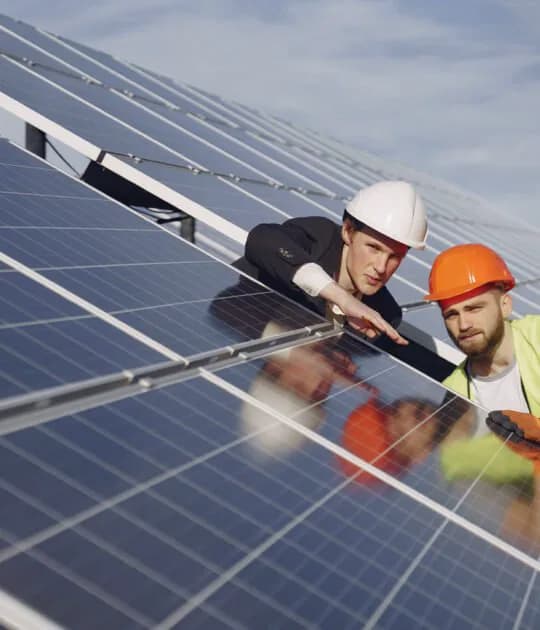 Enerji sahasında bakım ve izleme ekibi